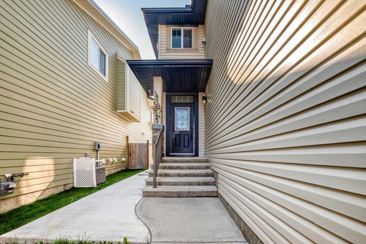 Property Photo: 8 Skyview Point Terrace NE AB T3N 0G9
