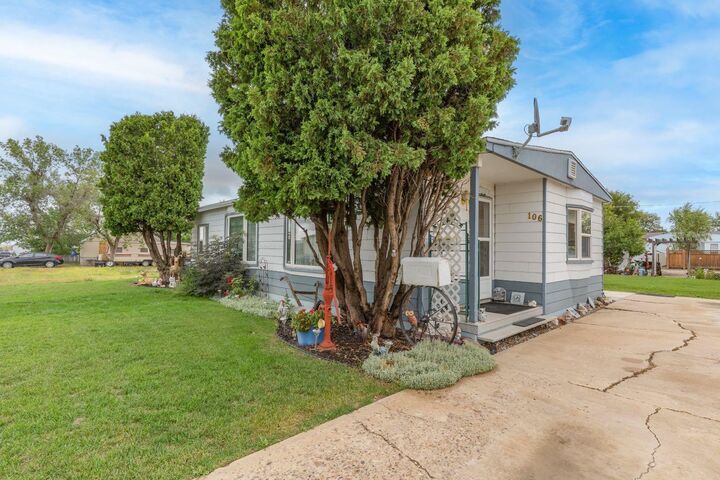 Property Photo: 106 2 Street NE AB T0J 2P2