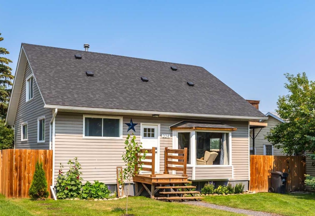 Property Photo: 334 4 Avenue SE AB T1V 1H8