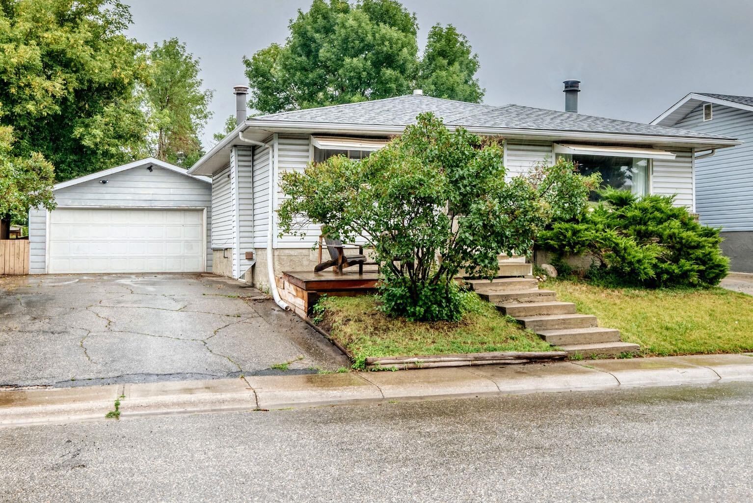 Property Photo: 1949 Lytton Crescent SE AB T2C 1K9