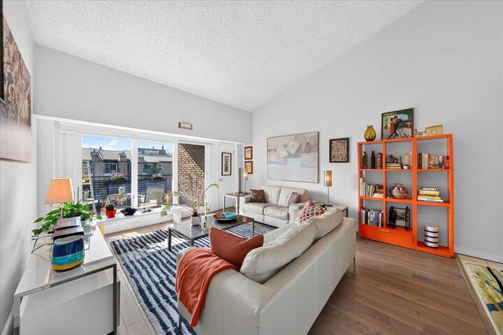 Property Photo:  202 Braeglen Close SW 2410  AB T2W 2B1 