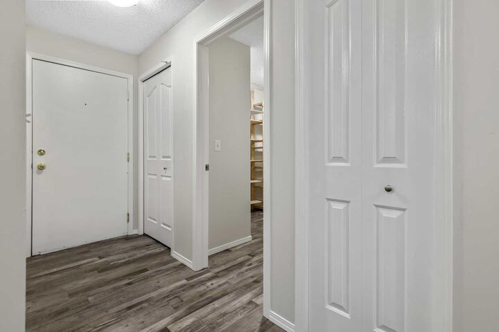 Property Photo:  1211 Tuscarora Manor NW 1211  AB T3L 2J9 