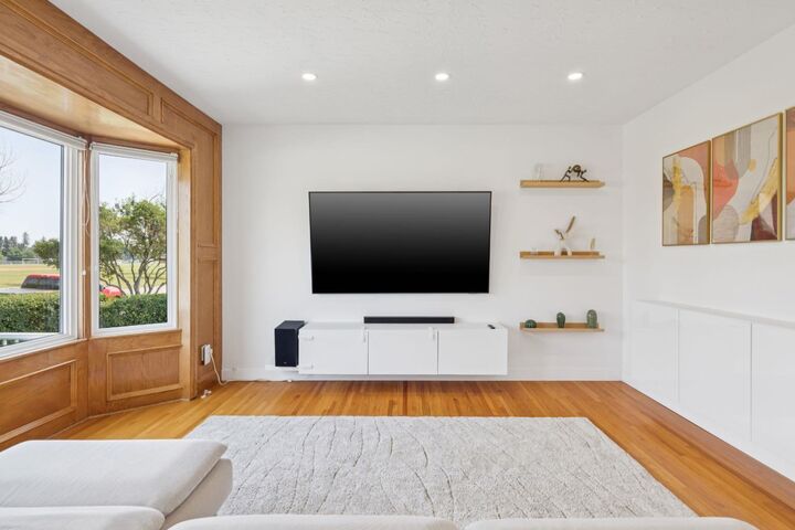 Property Photo: 4927 10 Avenue SW AB T3C 0M3