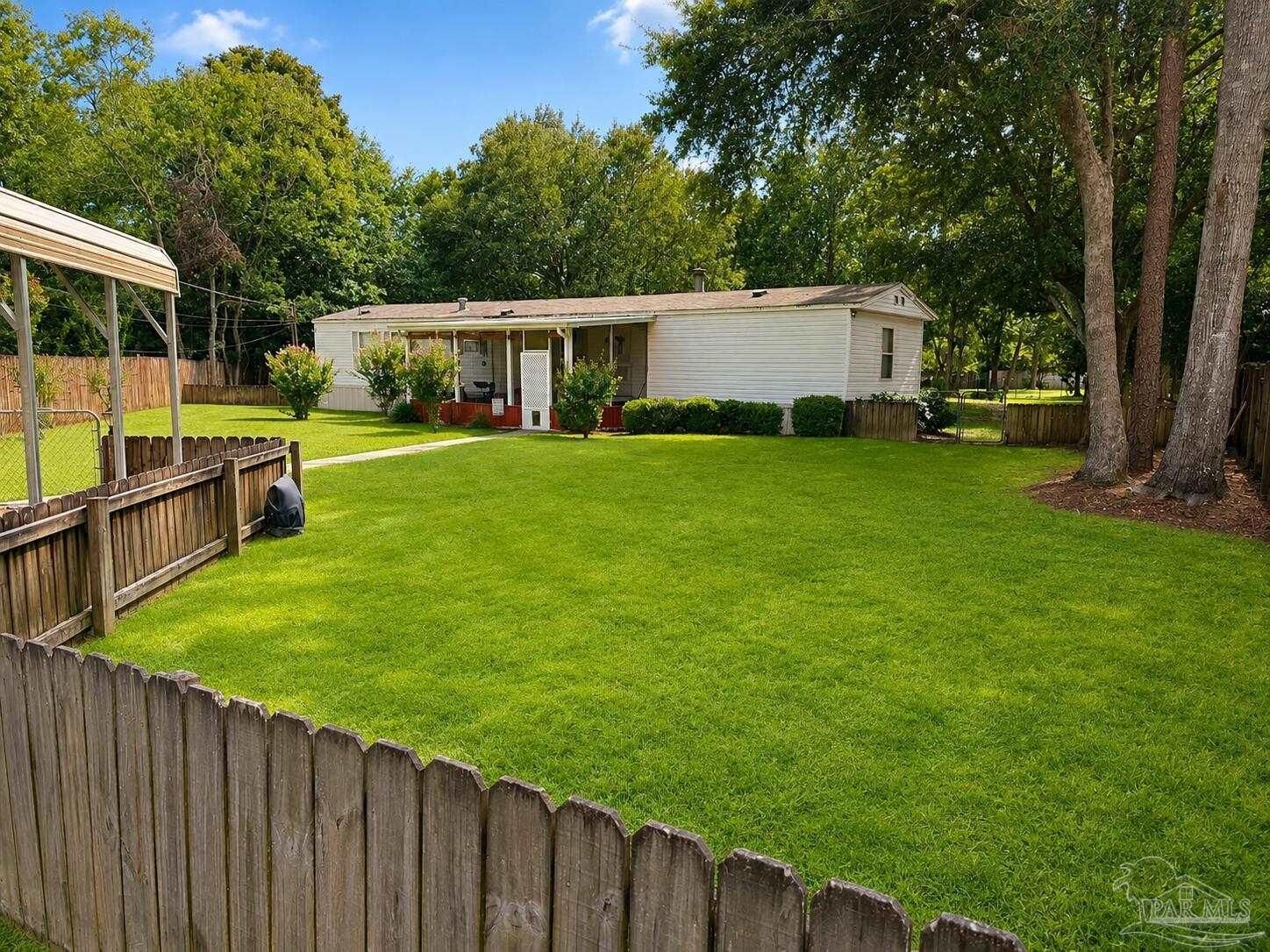 Property Photo:  5105 Central Dr  FL 32571 