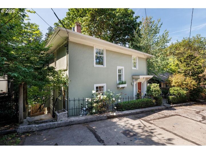 Property Photo: 2352 SW Market Street Dr OR 97201