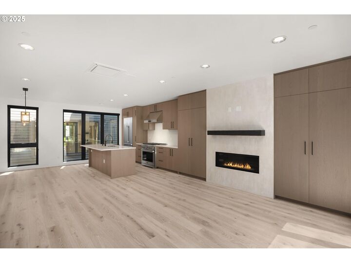 Property Photo:  1853 NW 28th Ave  OR 97210 