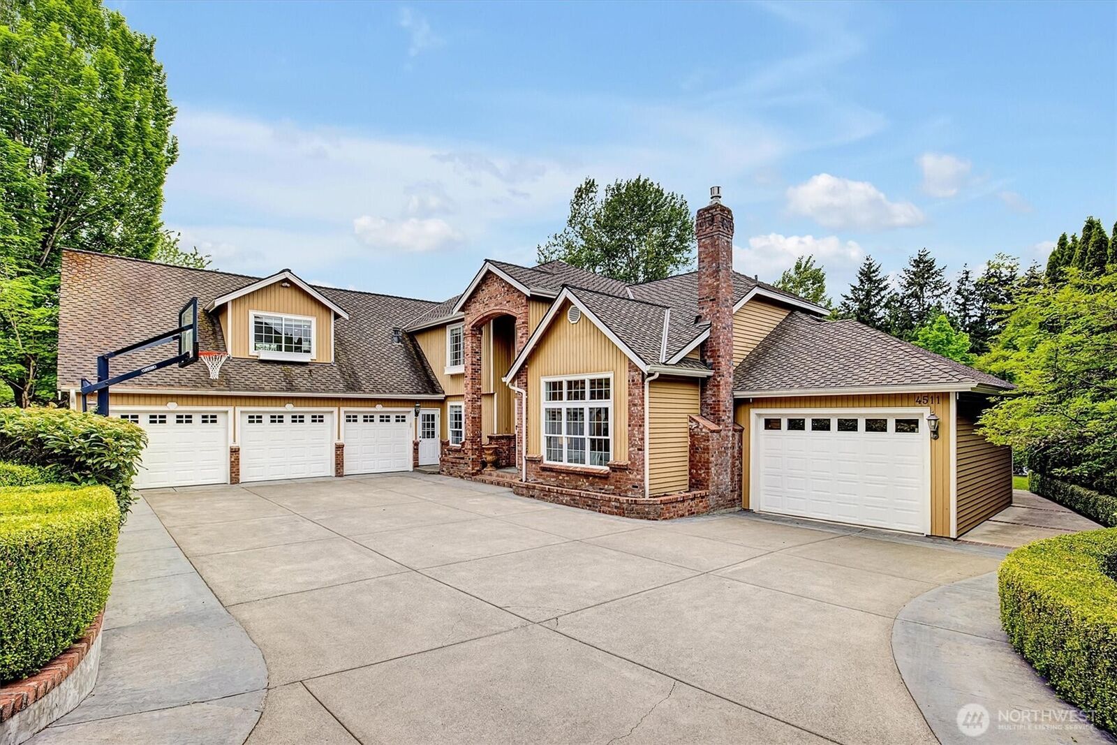 Property Photo:  4511  238th Place SE  WA 98029 
