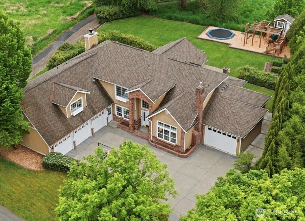 Property Photo:  4511  238th Place SE  WA 98029 