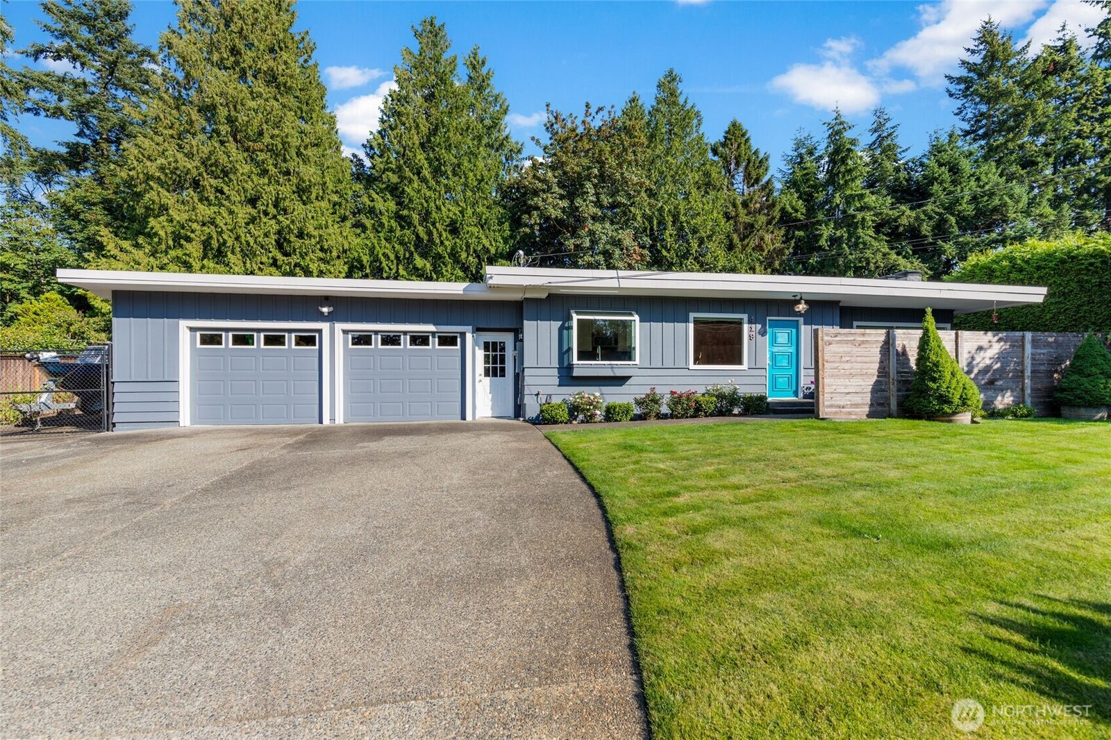 Property Photo:  419 E View Ridge Drive  WA 98203 