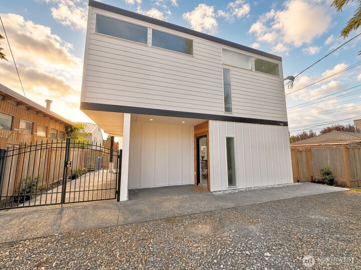 Property Photo:  708 N 102nd Street 2  WA 98133 