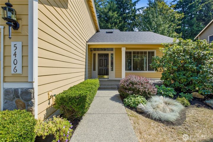 Property Photo: 5406 Quincy Avenue SE WA 98092