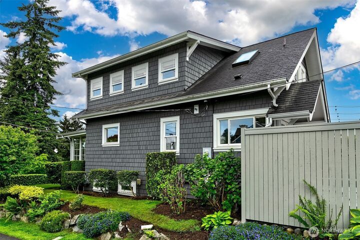 Property Photo: 5761 35th Avenue NE WA 98105