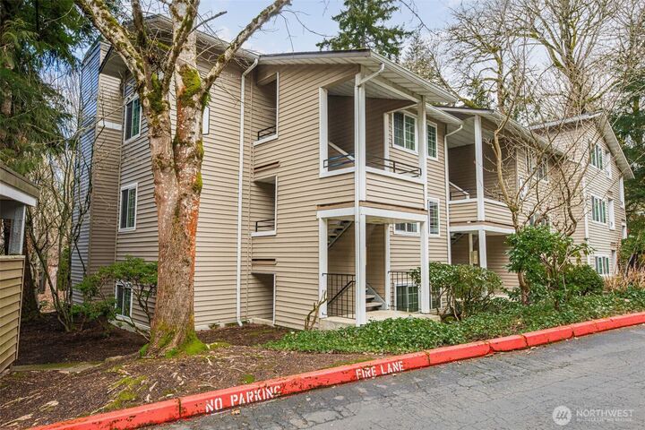 Property Photo:  10016 NE 120th Lane F201  WA 98034 