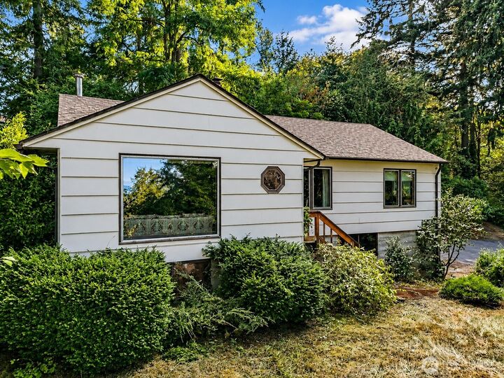 Property Photo: 7508 Woodland Avenue E WA 98371
