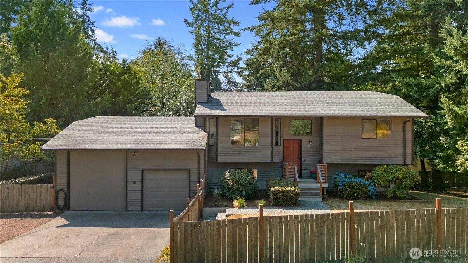 Property Photo:  1511 N Lake Stickney Drive  WA 98087 