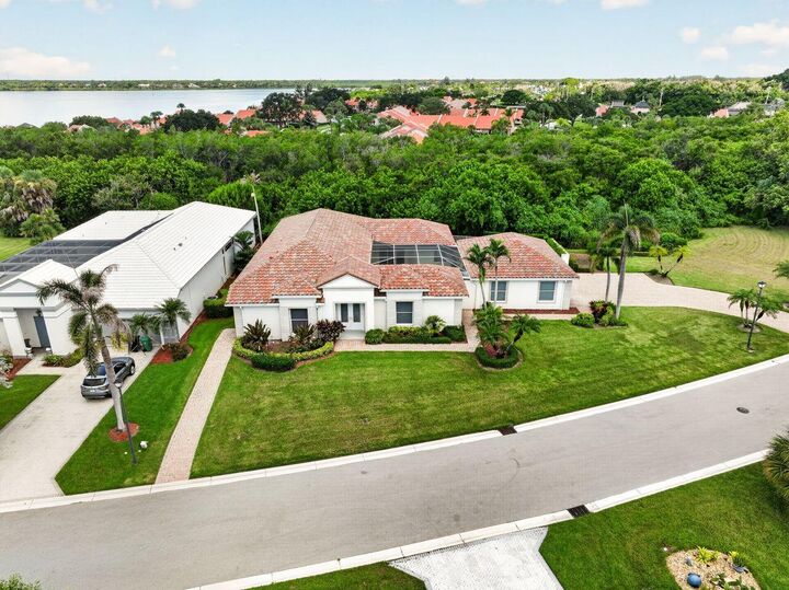 Property Photo:  3202 SE Braemar Way  FL 34952 