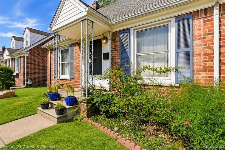 Property Photo:  1651 Nightingale Street  MI 48128 