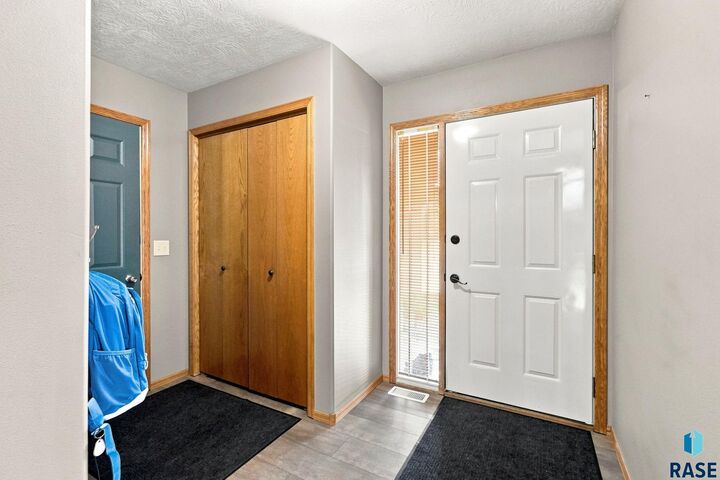 Property Photo:  6216 S Mogen Ave  SD 57108-5701 