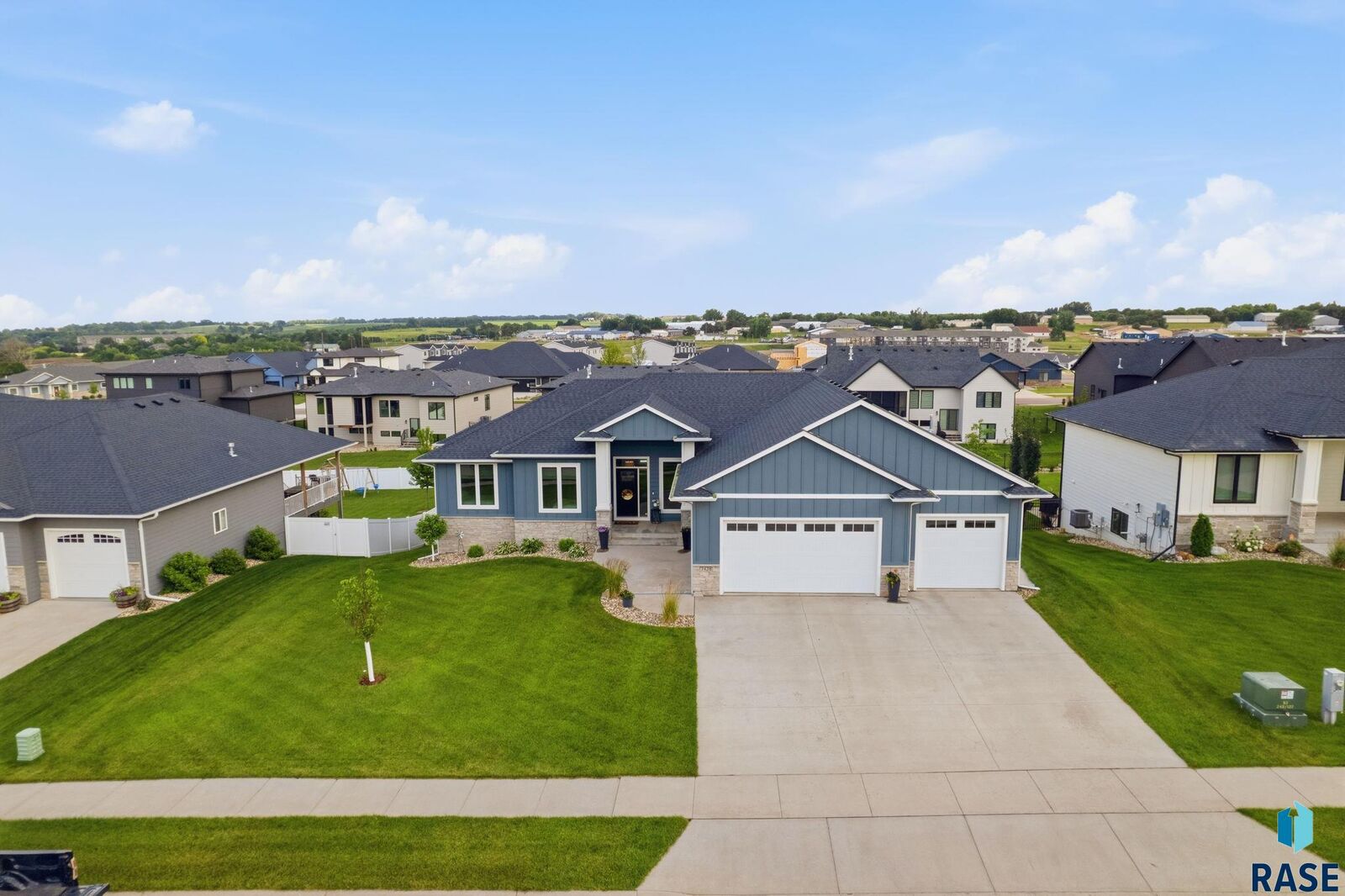 Property Photo: 7428 E Twin Pines Ct SD 57110