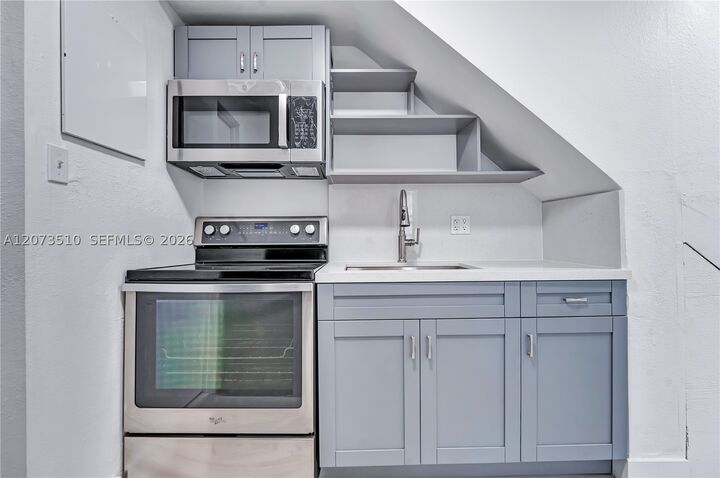 Property Photo: 769 NW 10th St 2 FL 33136