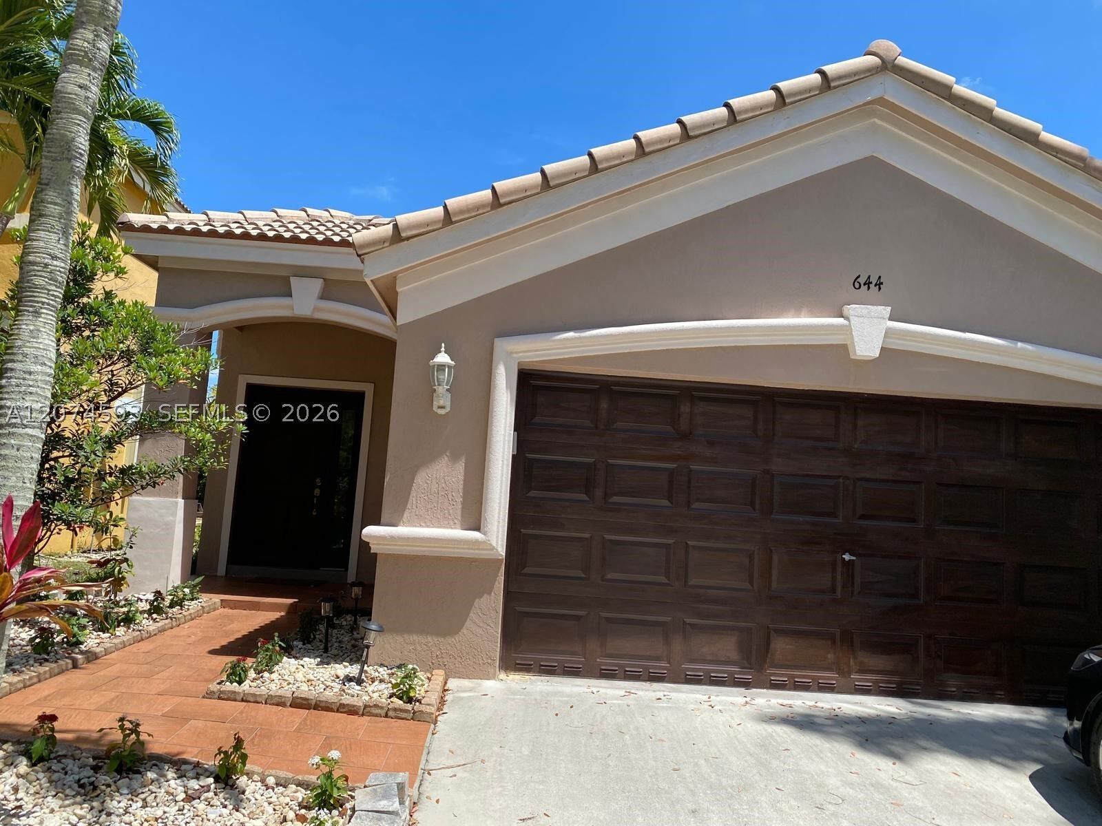 Property Photo:  644 Conservation Dr  FL 33327 