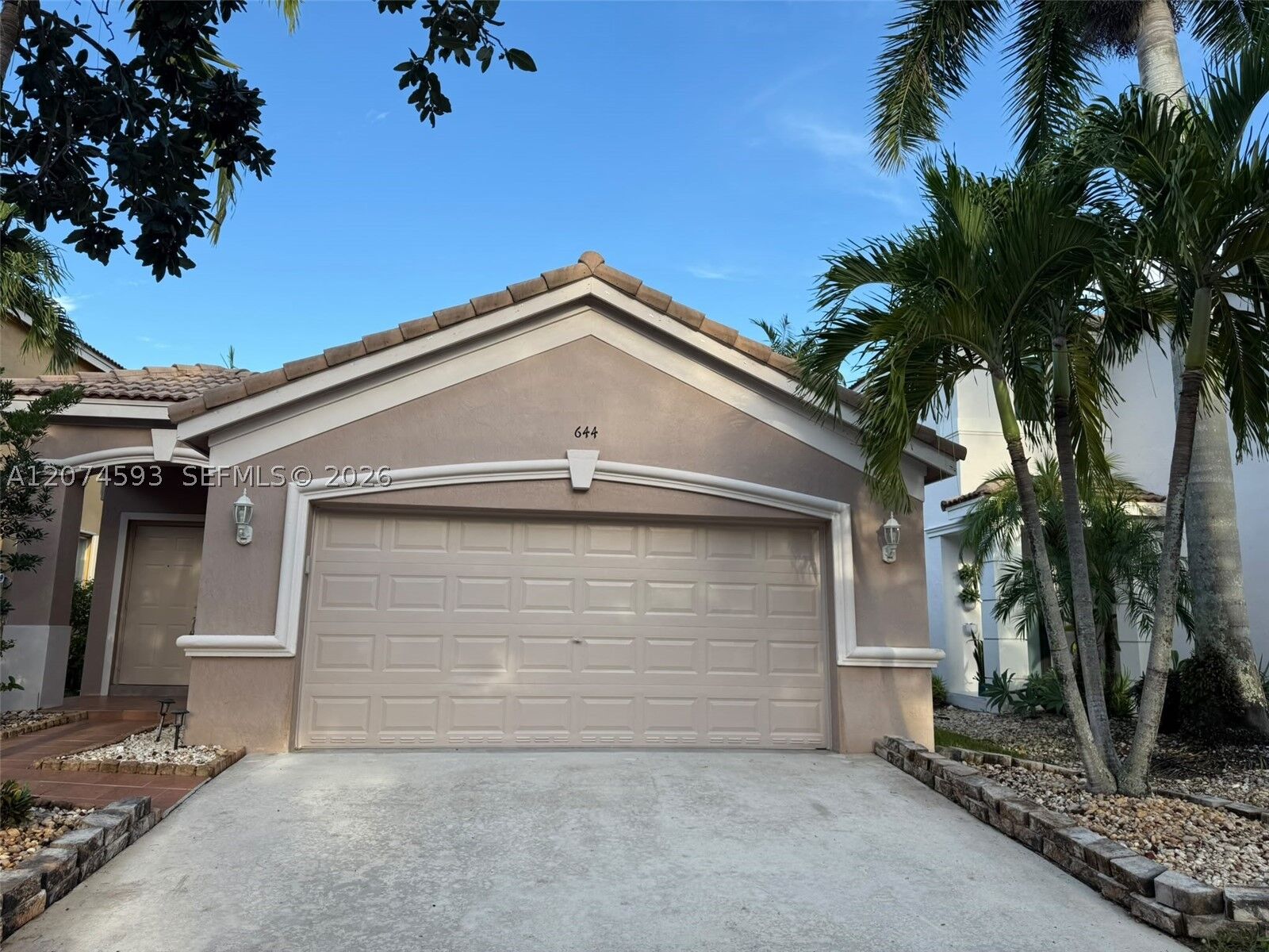 Property Photo:  644 Conservation Dr  FL 33327 