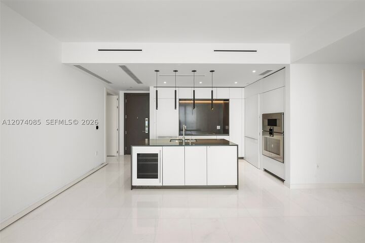 Property Photo: 300 Biscayne Blvd Way 4605 FL 33131