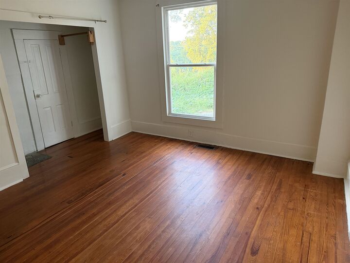 Property Photo:  5 Arkmain St Street  SC 29306 