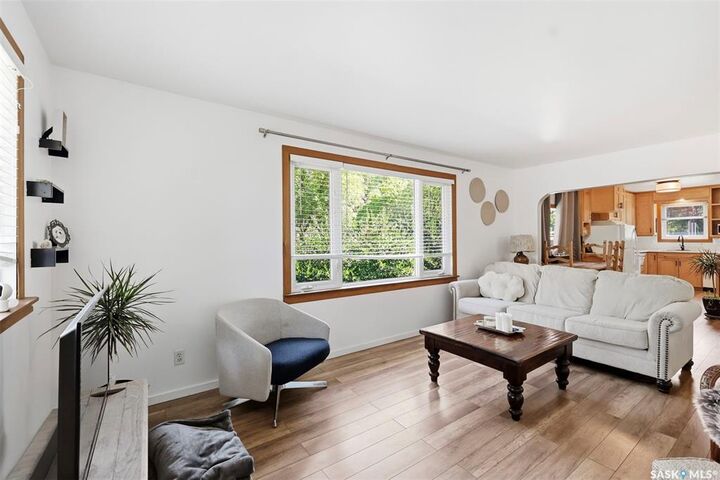 Property Photo:  301 29th Street W  SK S7L 0M2 