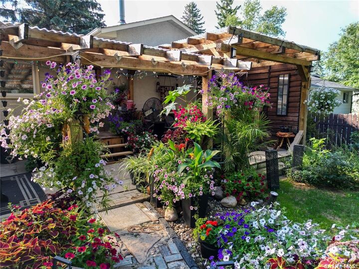 Property Photo:  2384 15th Avenue E  SK S6V 6J1 