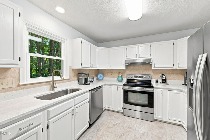 Property Photo: 112 Sequoia Court NC 27513