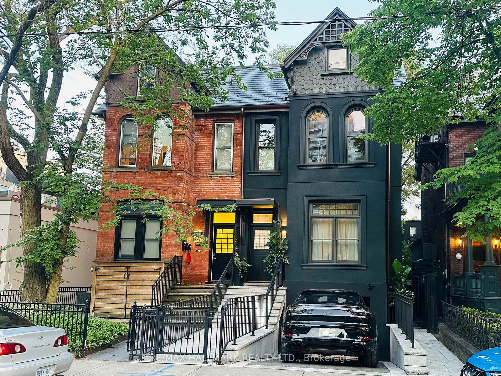 Property Photo:  7 Bernard Avenue 2  ON M5R 1R3 