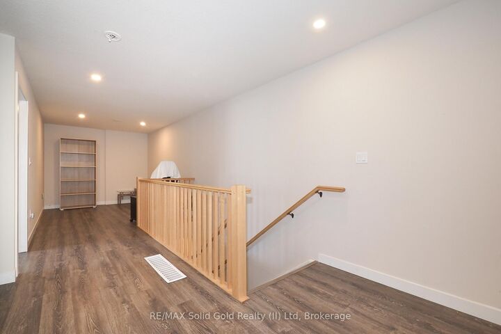 Photo de la propriété:  288 Albert Street 208  ON N2L 3T8 
