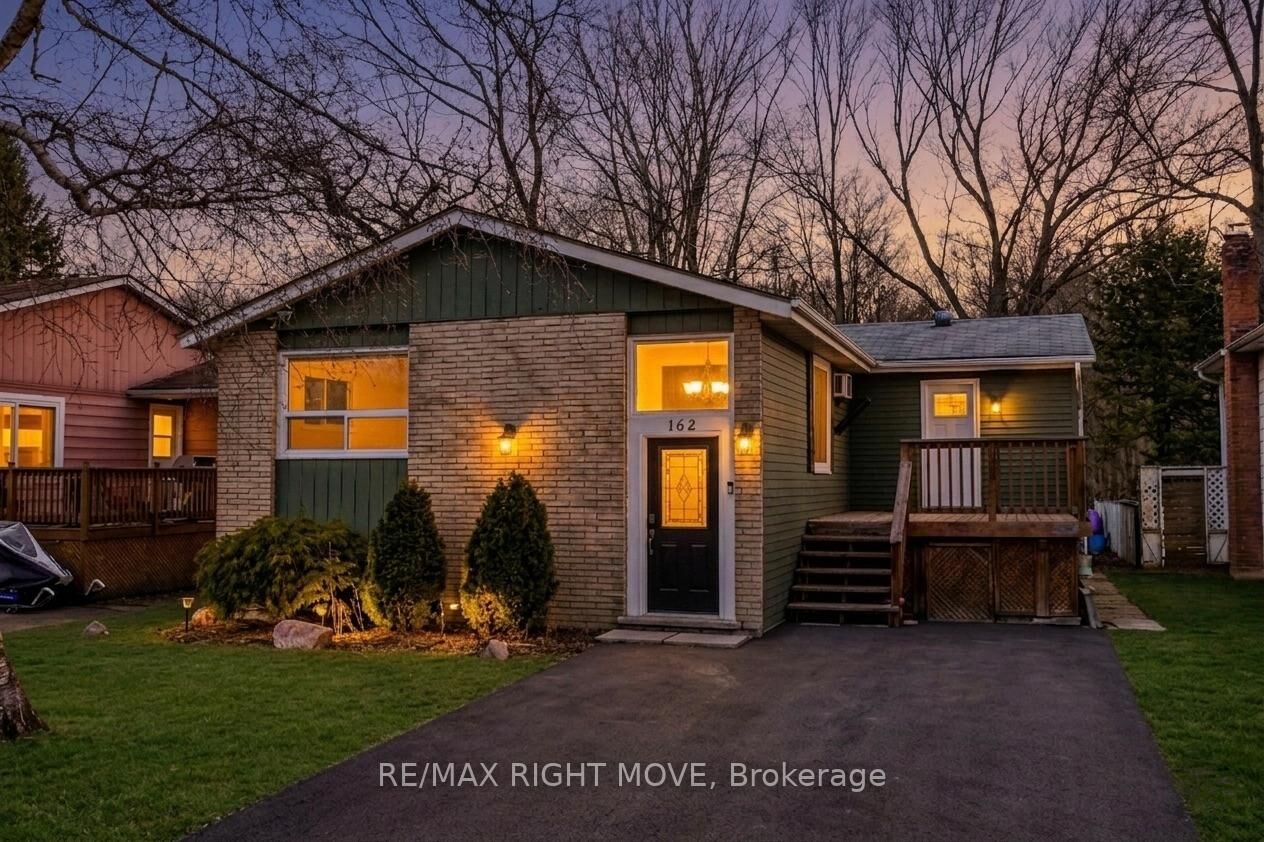 Property Photo: 162 Pratt Crescent ON P1P 1P5
