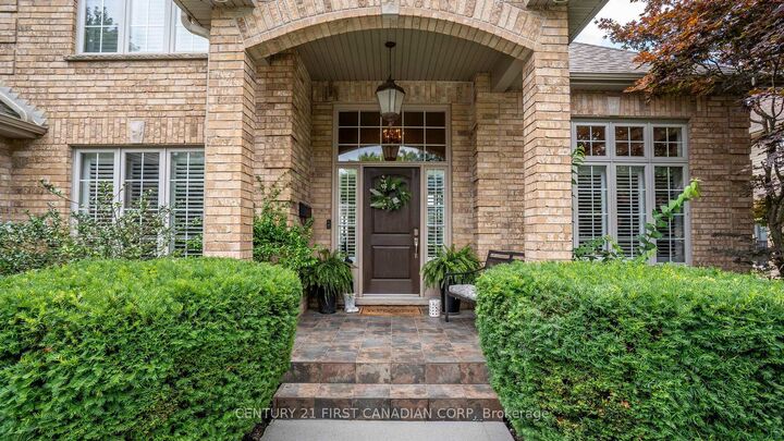 Property Photo:  114 Longview Court  ON N6K 4J1 