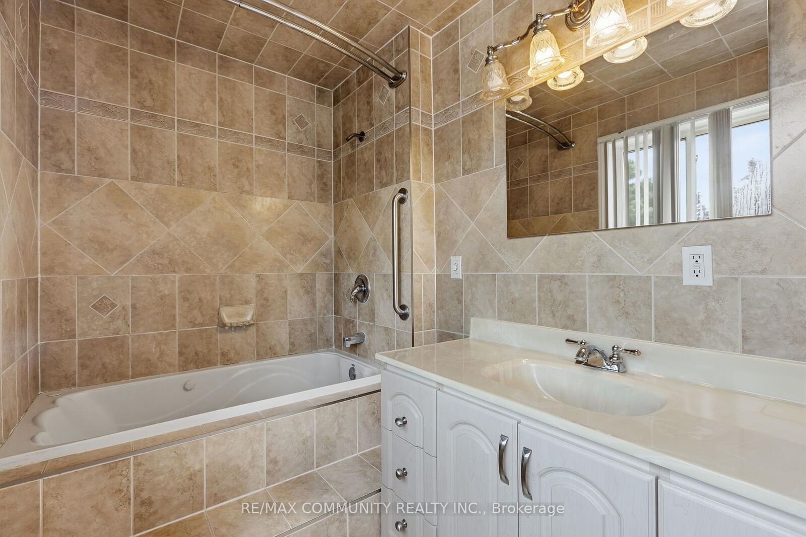Property Photo: 1524 Amberlea Road S ON L1V 4T7