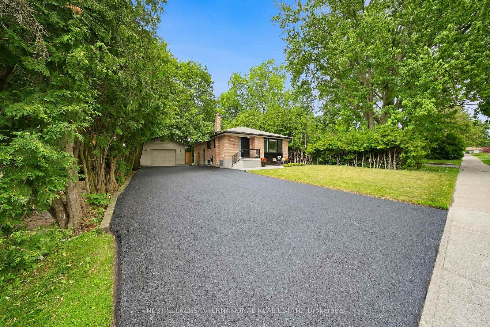 Property Photo: 67 Foreht Crescent ON L4G 3E9