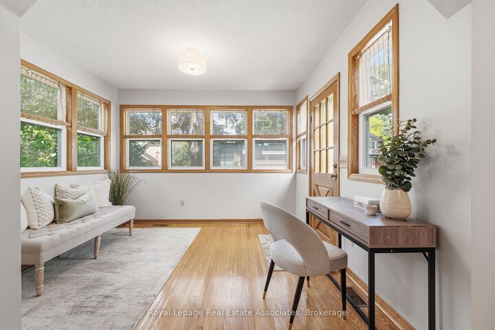 Property Photo: 64 Eaglewood Boulevard ON L5G 1V4
