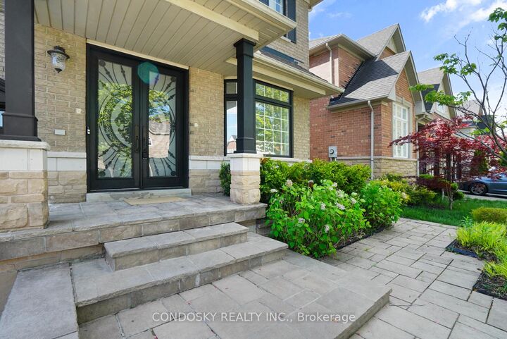 Property Photo: 3322 Fox Run Circle ON L6L 6W4