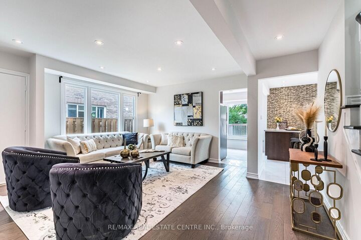 Property Photo: 1124 Shagbark Crescent ON L5C 3N7