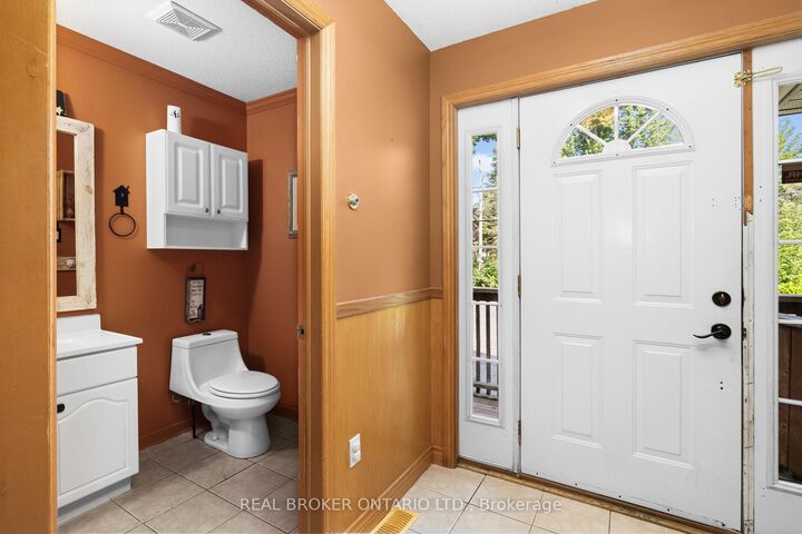 Property Photo: 320 Clothier Street W ON K0G 1J0