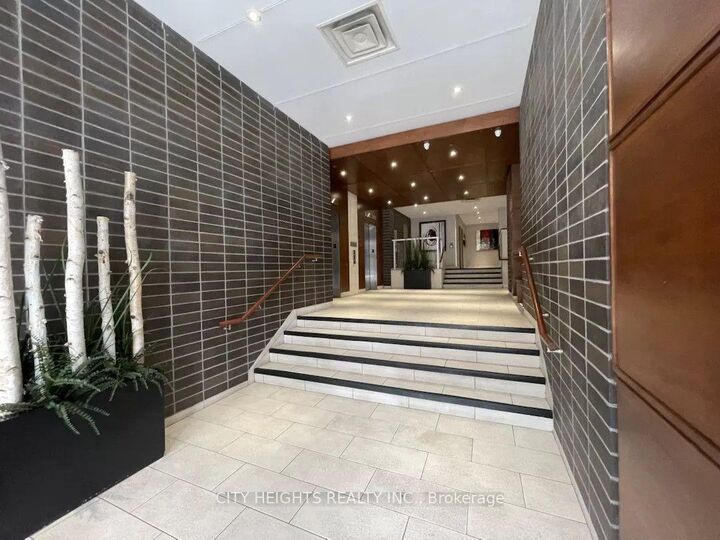 Property Photo:  44 Bond Street W 702  ON L1G 6R2 