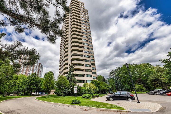 Property Photo:  75 Wynford Heights Crescent 1708  ON M3C 3H9 