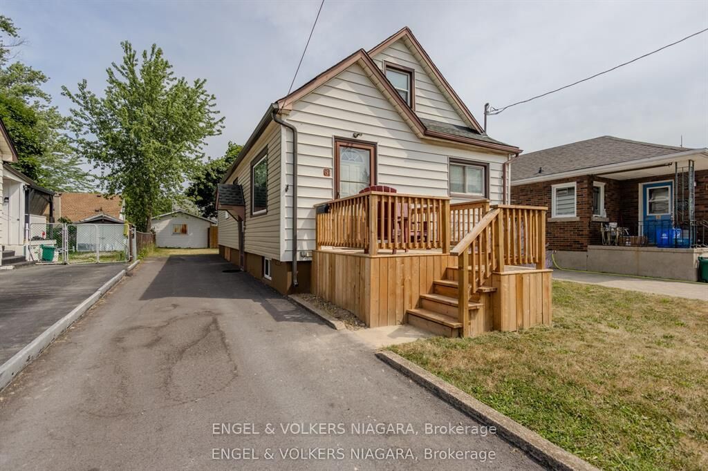 Property Photo:  61 Hamilton Street  ON L2S 1K8 