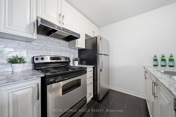 Property Photo:  1421 Costigan Road 506  ON L9T 2N4 