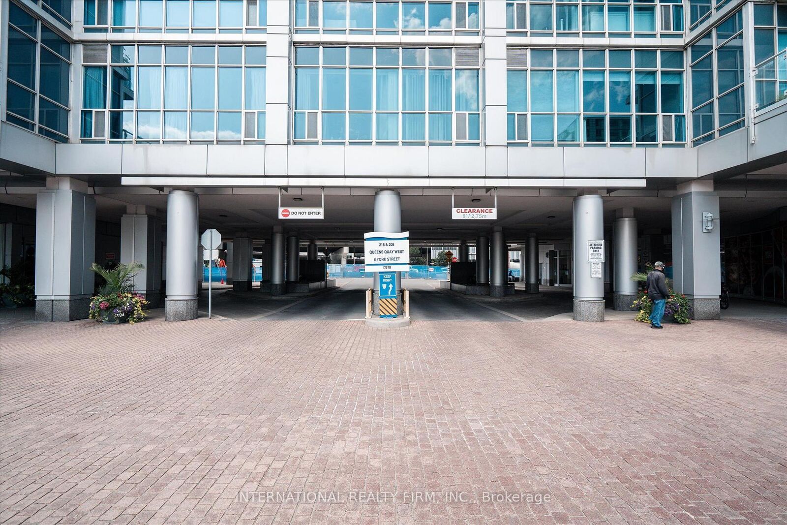 Property Photo: 218 Queens Quay N/A W Ph4 ON M5J 2Y6