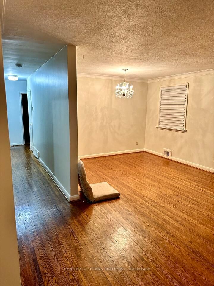 Property Photo:  40 Tedford Drive  ON M1R 1M1 