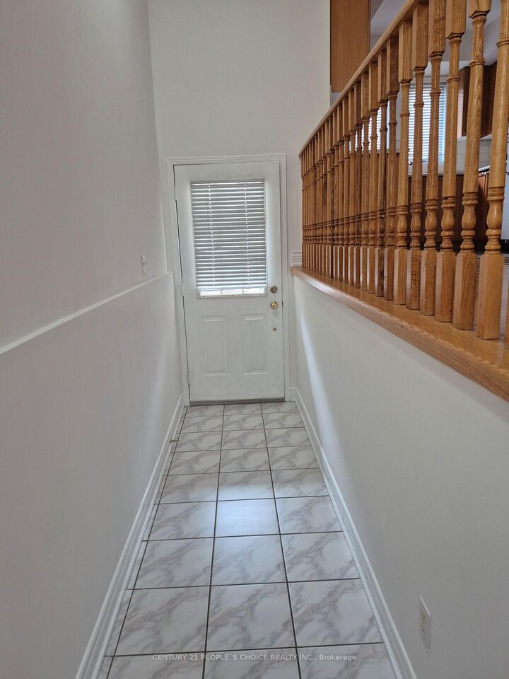 Property Photo:  1050 Bristol Road W 111  ON L5V 2E8 
