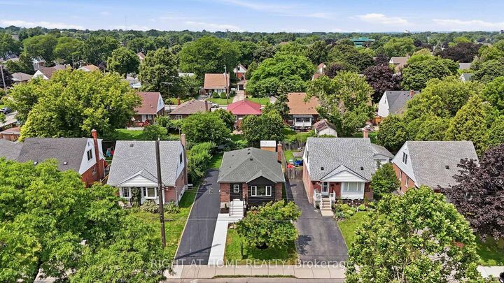 Property Photo:  156 E36th Street Main  ON L8V 3Z4 