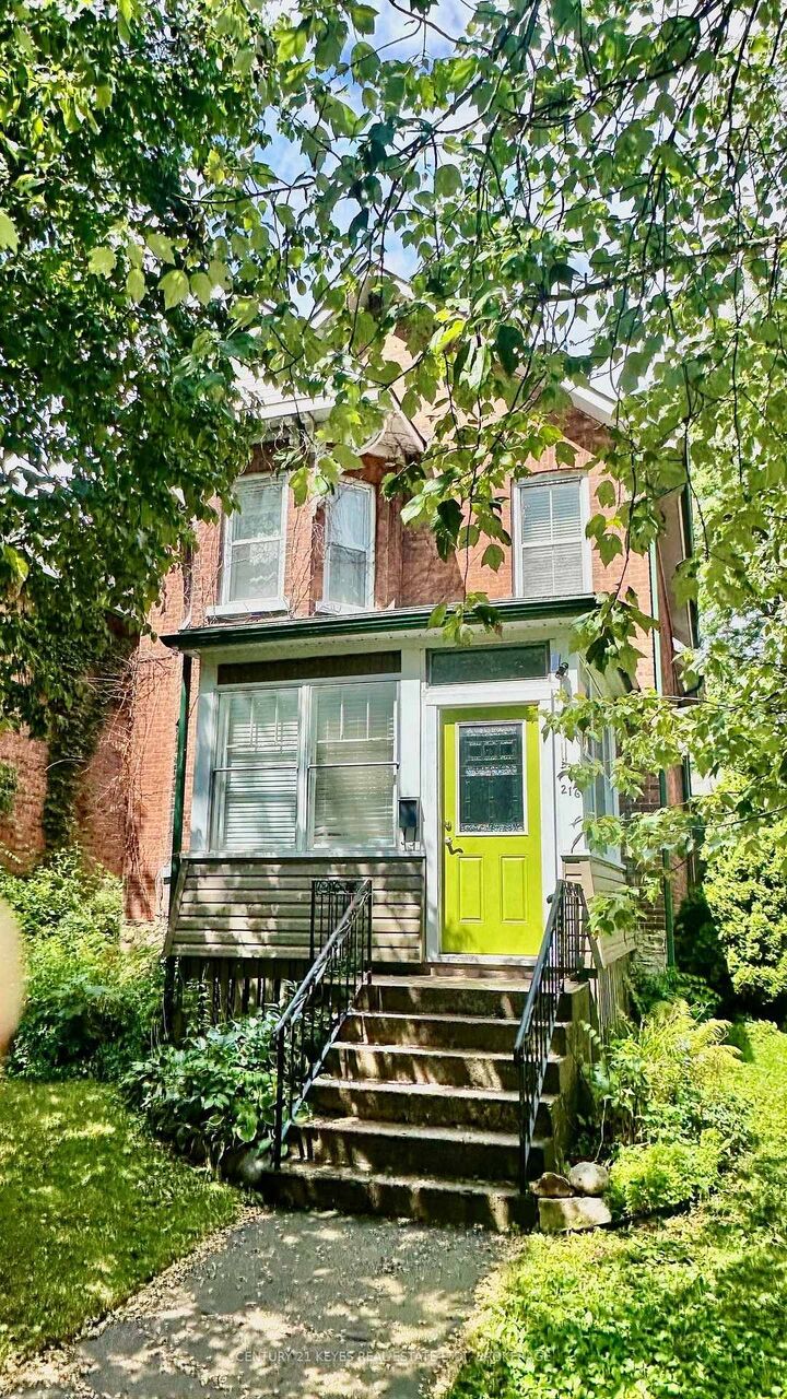 Property Photo:  216 Brock Street  ON K7G 1K4 
